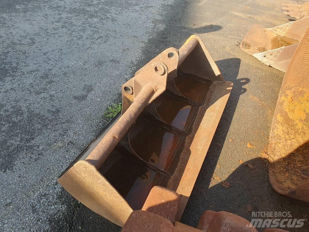Komatsu WB 93 R-5 백호로더