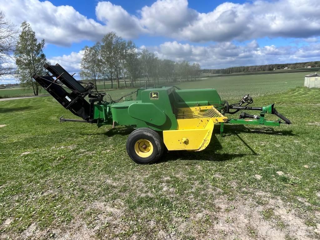 John Deere 359 각형 곤포기