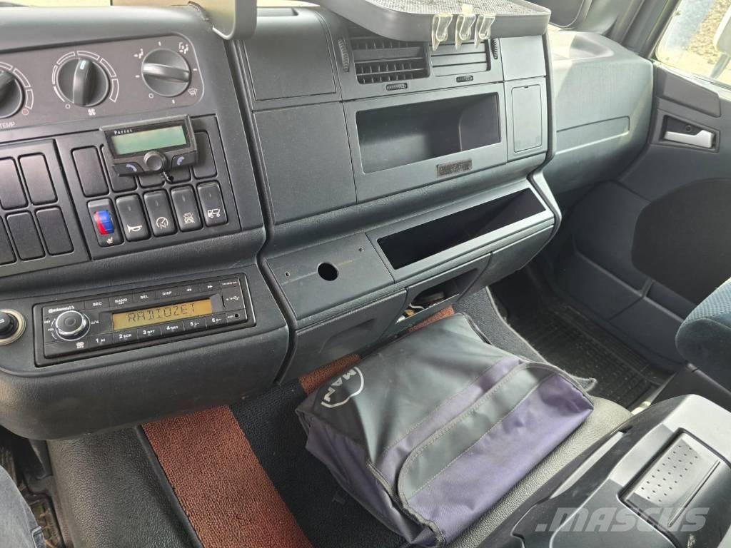 MAN 13.250 / 4x4 탑차 트럭