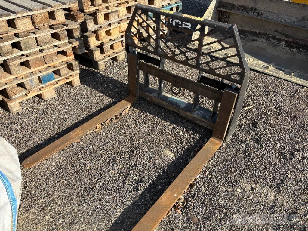 JCB 250 T4 미니 로더