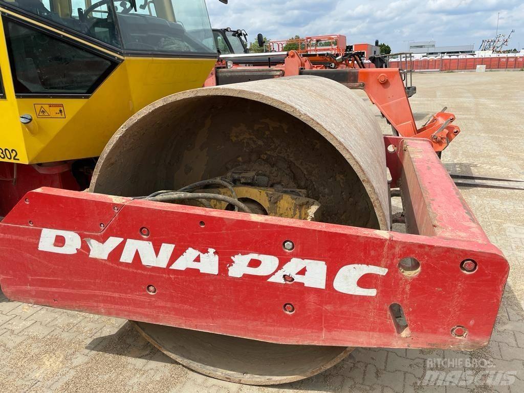 Dynapac CA 302 D 싱글 드럼 롤러