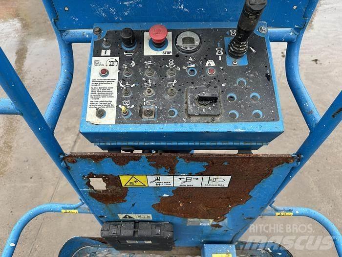 Genie Z30/20N 견인식 전동이동 리프트