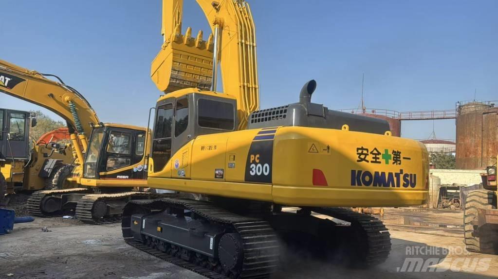 Komatsu PC 300 대형 굴삭기 29톤 이상