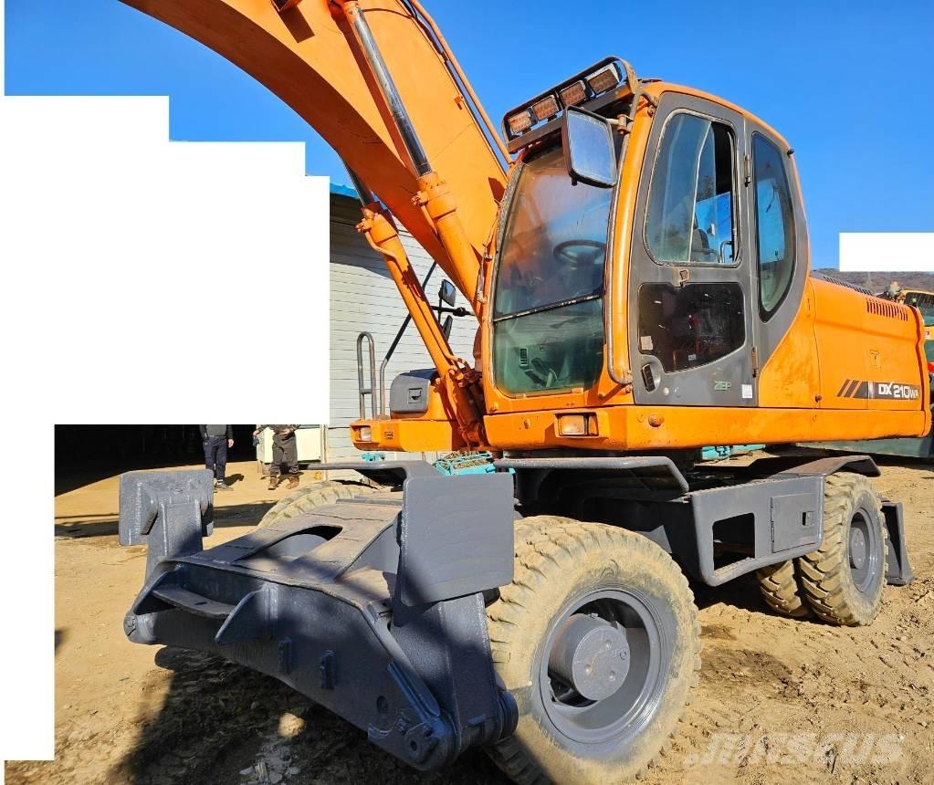 Doosan DX 210 W  휠 굴삭기