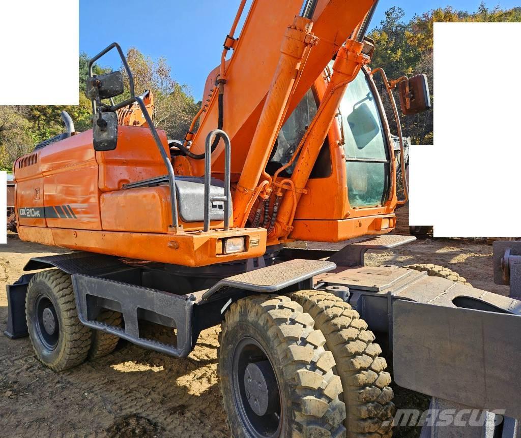 Doosan DX 210 W  휠 굴삭기