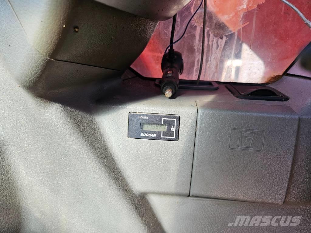 Doosan DX 210 W  휠 굴삭기