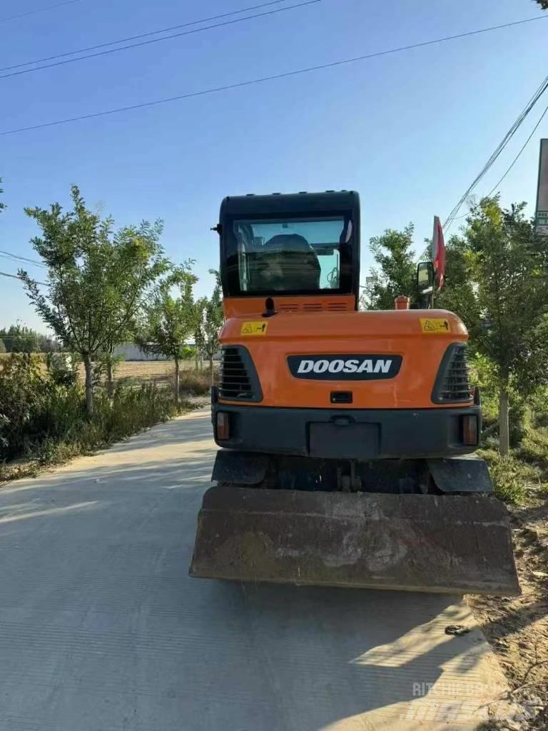 Doosan DX 60 소형 굴삭기 7톤 미만