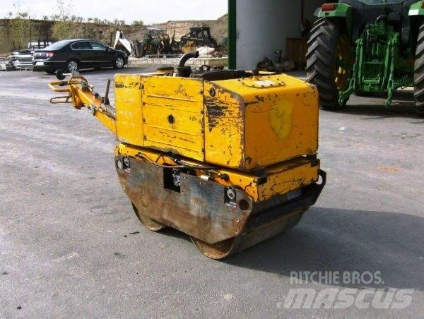 JCB VDM62 견인 진동 롤러
