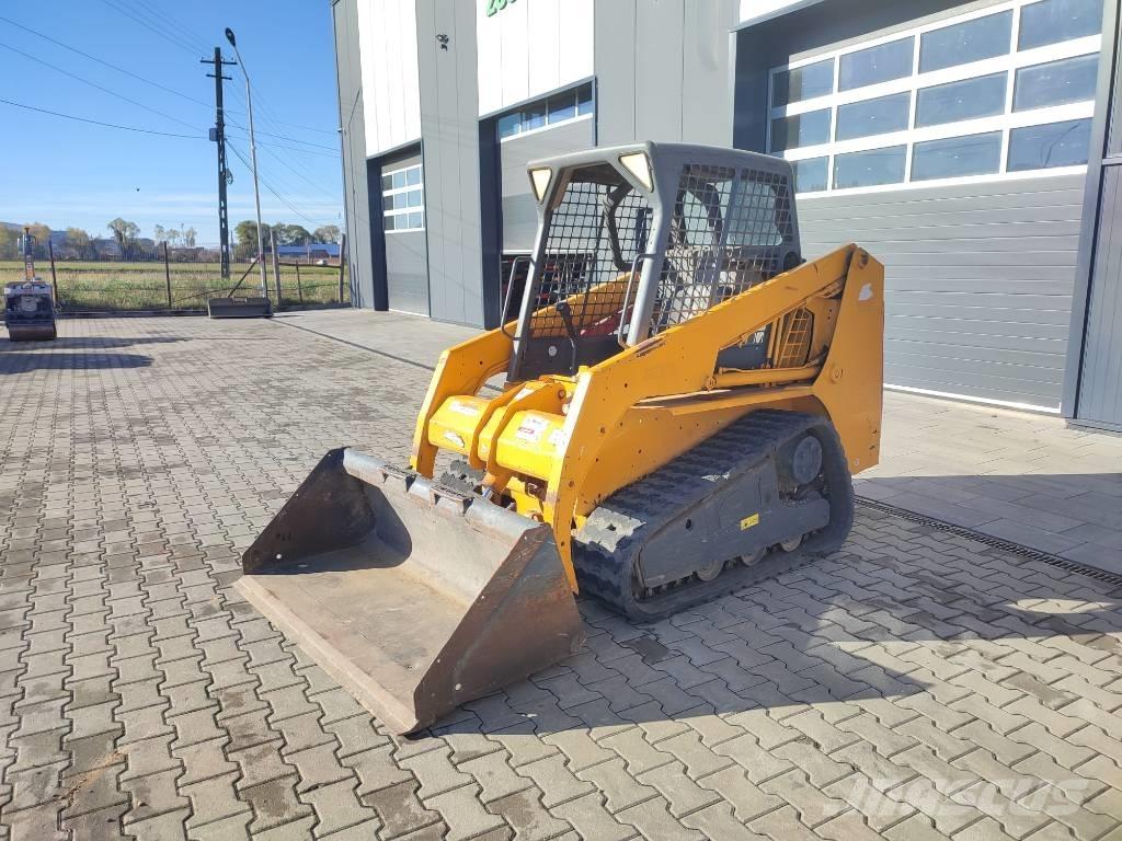 Bobcat T 140  스키드로더