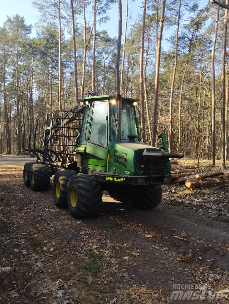John Deere 810D 원목 포워더