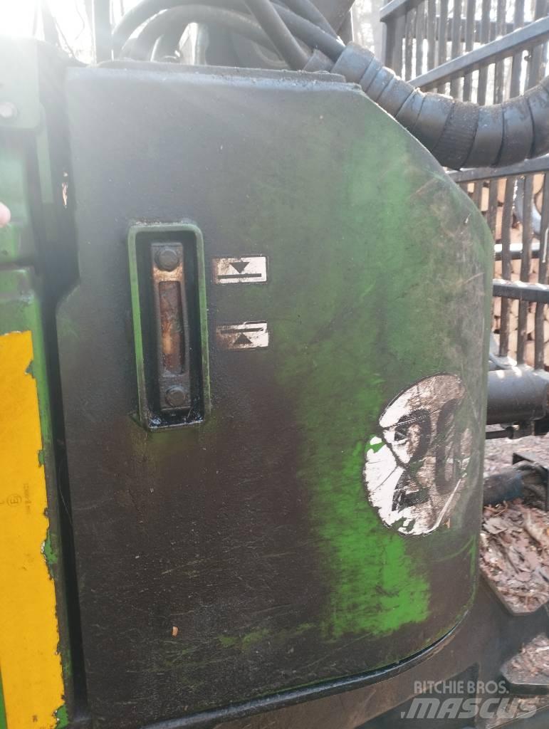 John Deere 810D 원목 포워더