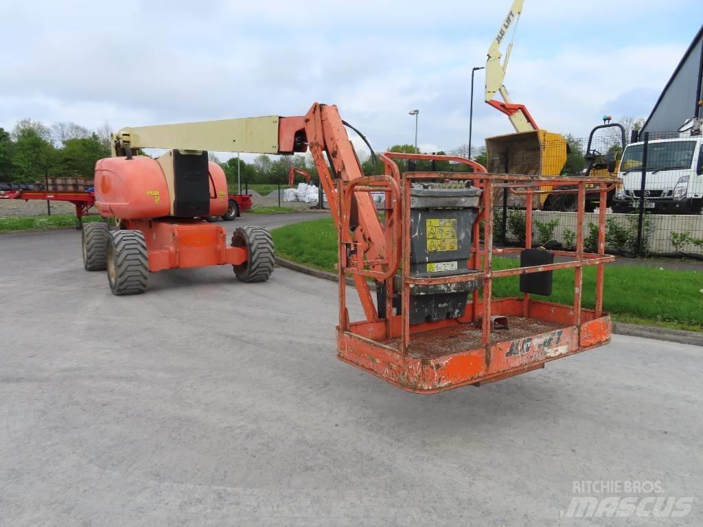 JLG 800 AJ 관절형 전동이동 리프트
