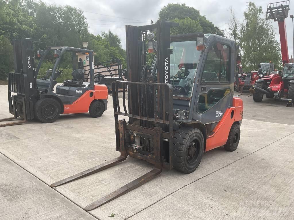 Toyota 02-8 FDF 30 디젤 지게차