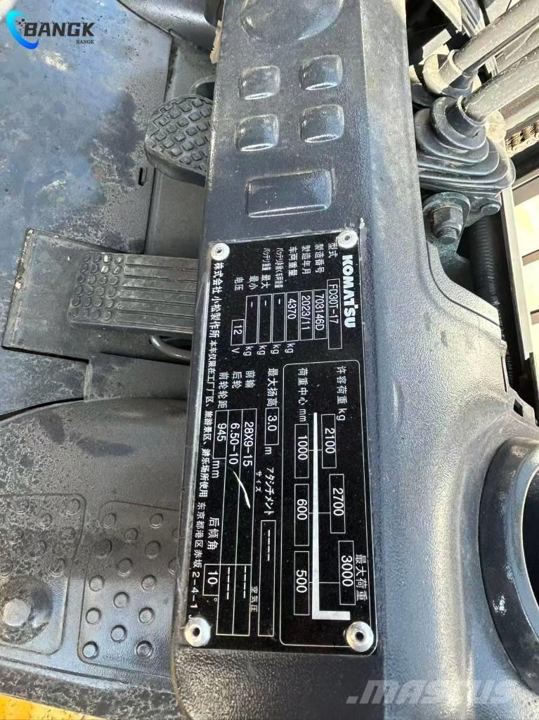 Komatsu FD 30 T-17 디젤 지게차