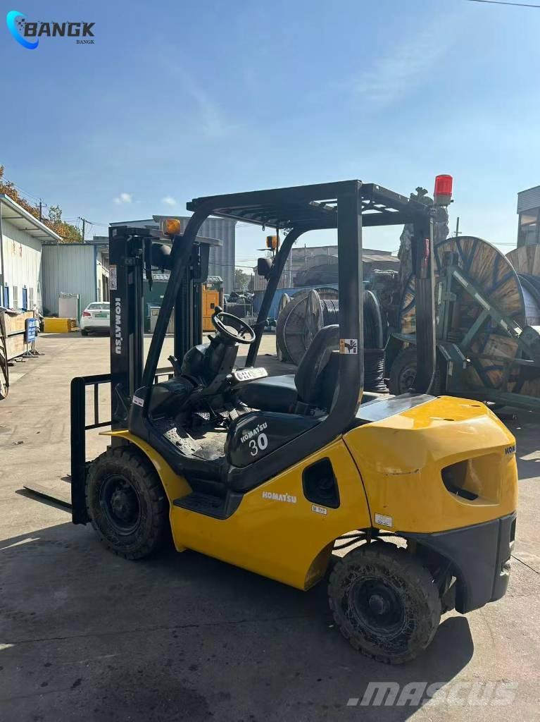 Komatsu FD 30 T-17 디젤 지게차