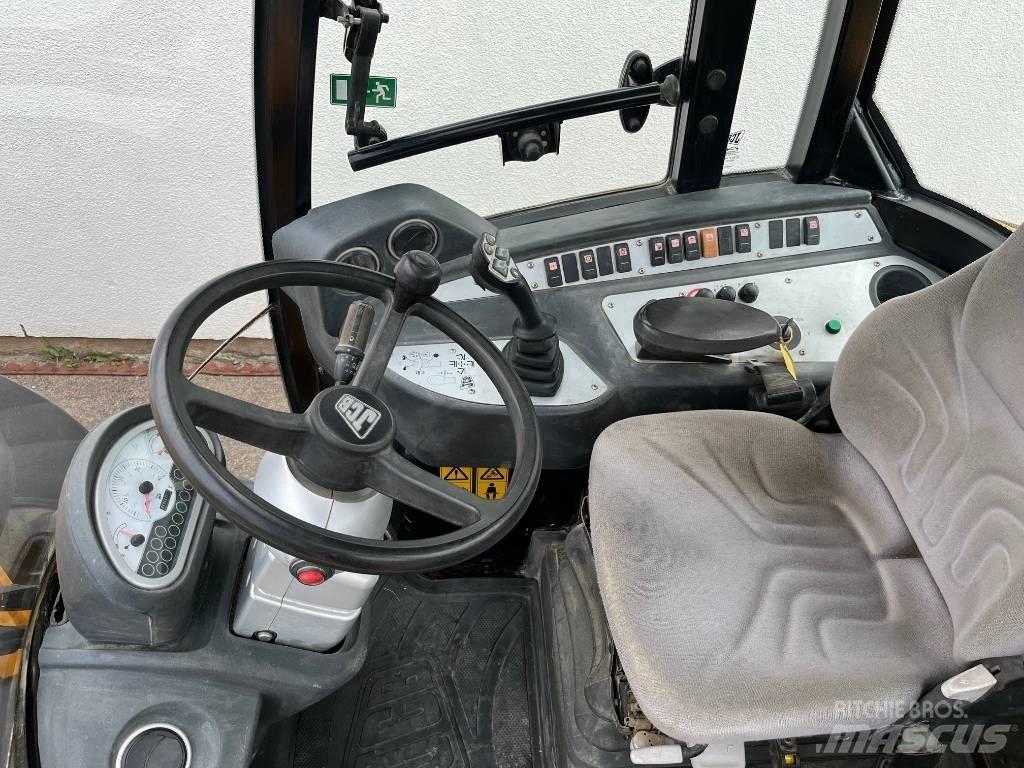 JCB TM 220 텔러 핸들러