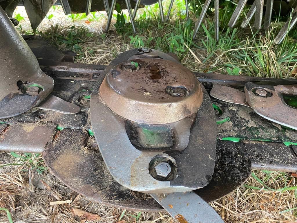 John Deere 131 장착형 잔디깎기