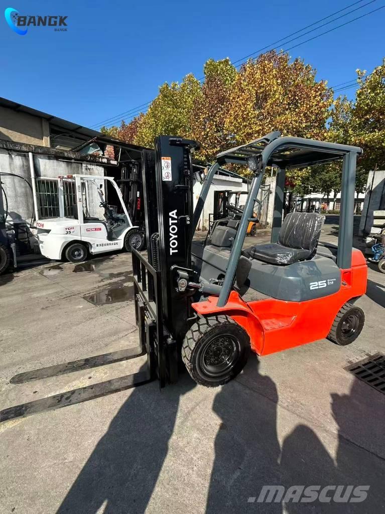 Toyota 8FDN25 디젤 지게차