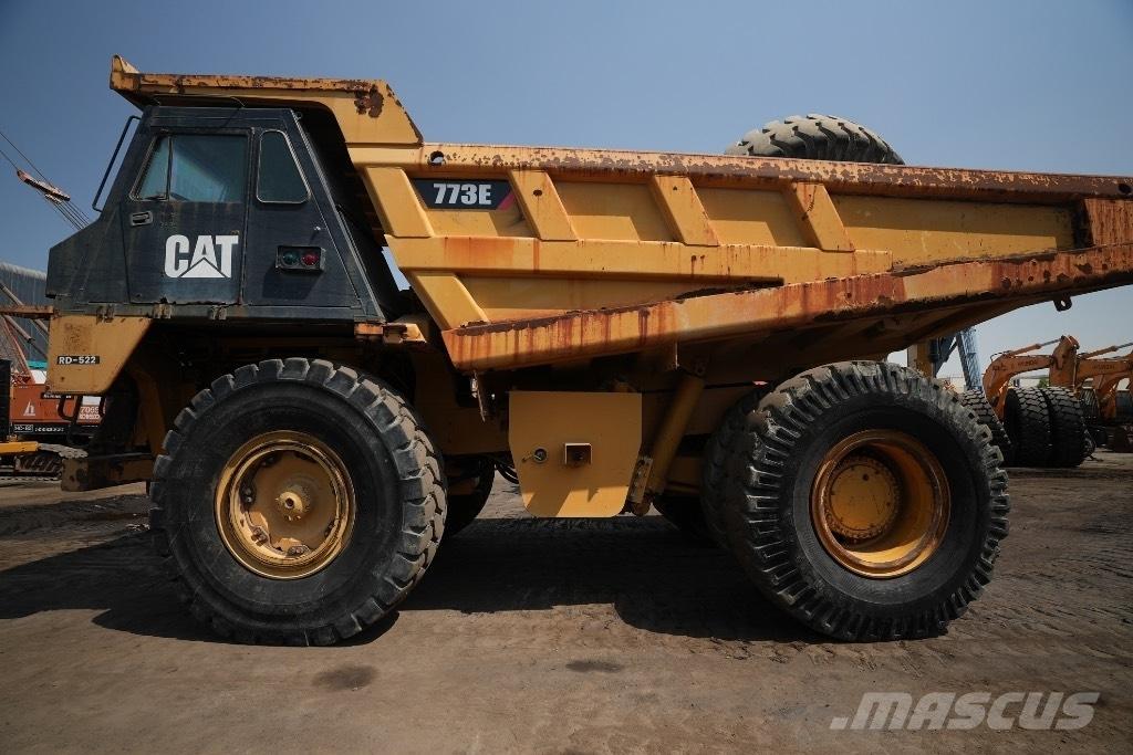 CAT 773 E 초대형 덤프 트럭