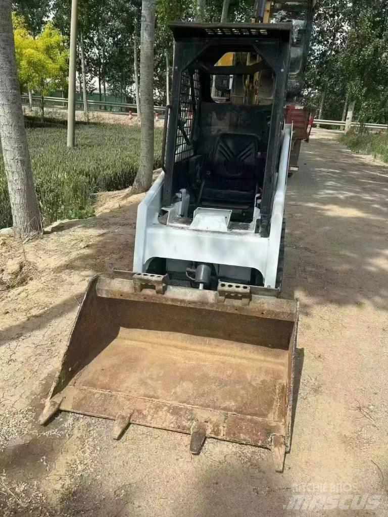 Bobcat S 70  스키드로더