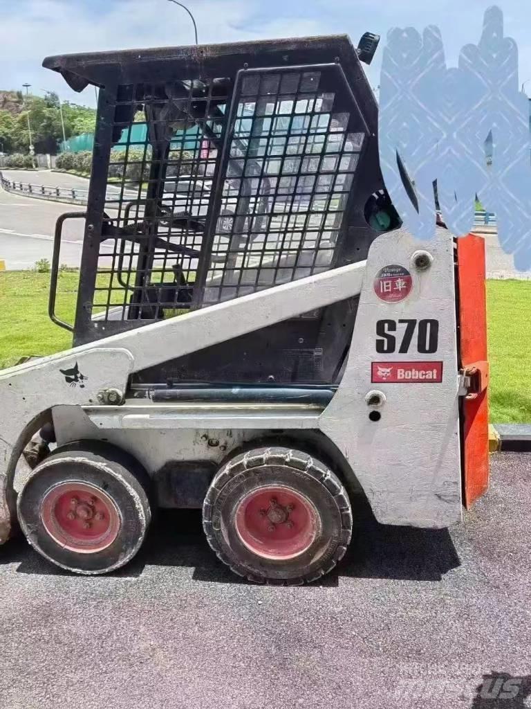 Bobcat S 70  스키드로더