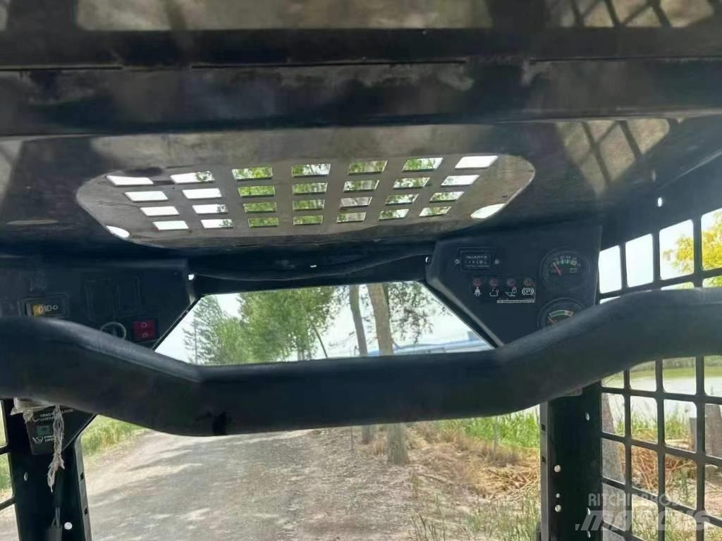 Bobcat S 70  스키드로더