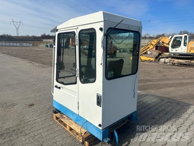 Fuchs MHL 330 캐빈 및 인테리어