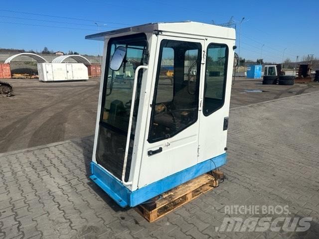 Fuchs MHL 330 캐빈 및 인테리어