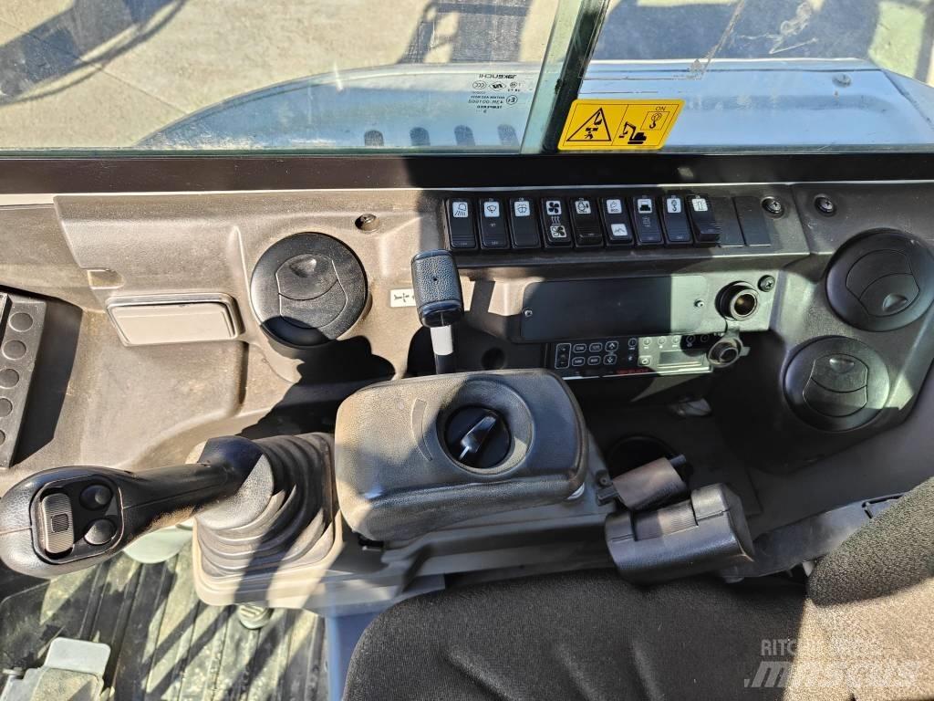 Takeuchi TB 230 소형 굴삭기 7톤 미만