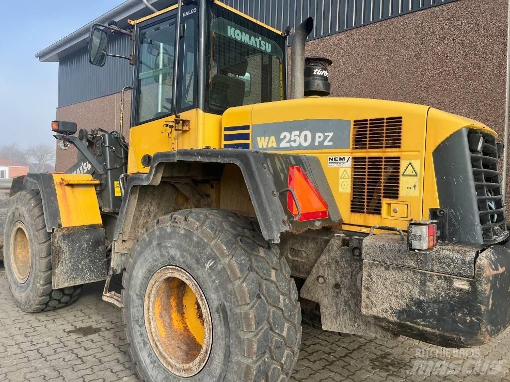 Komatsu WA 250 PZ-5  휠로우더