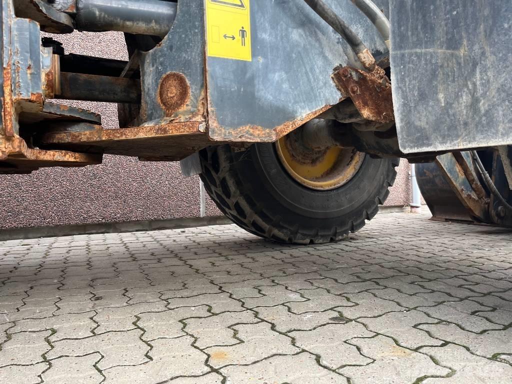 Komatsu WA 250 PZ-5  휠로우더