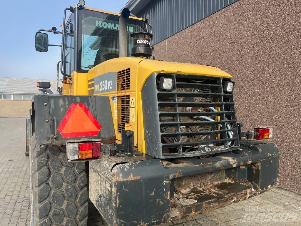 Komatsu WA 250 PZ-5  휠로우더