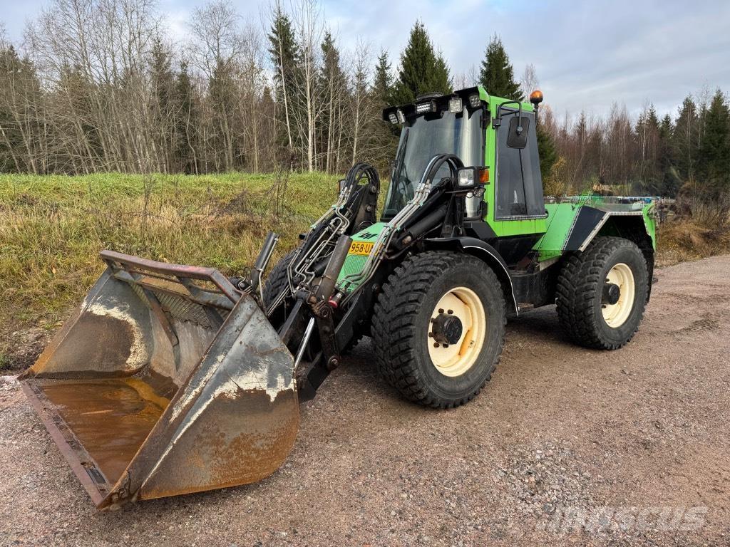 LM Trac 680 다목적 장비