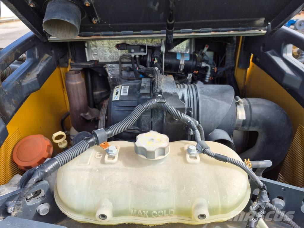 John Deere 320  스키드로더