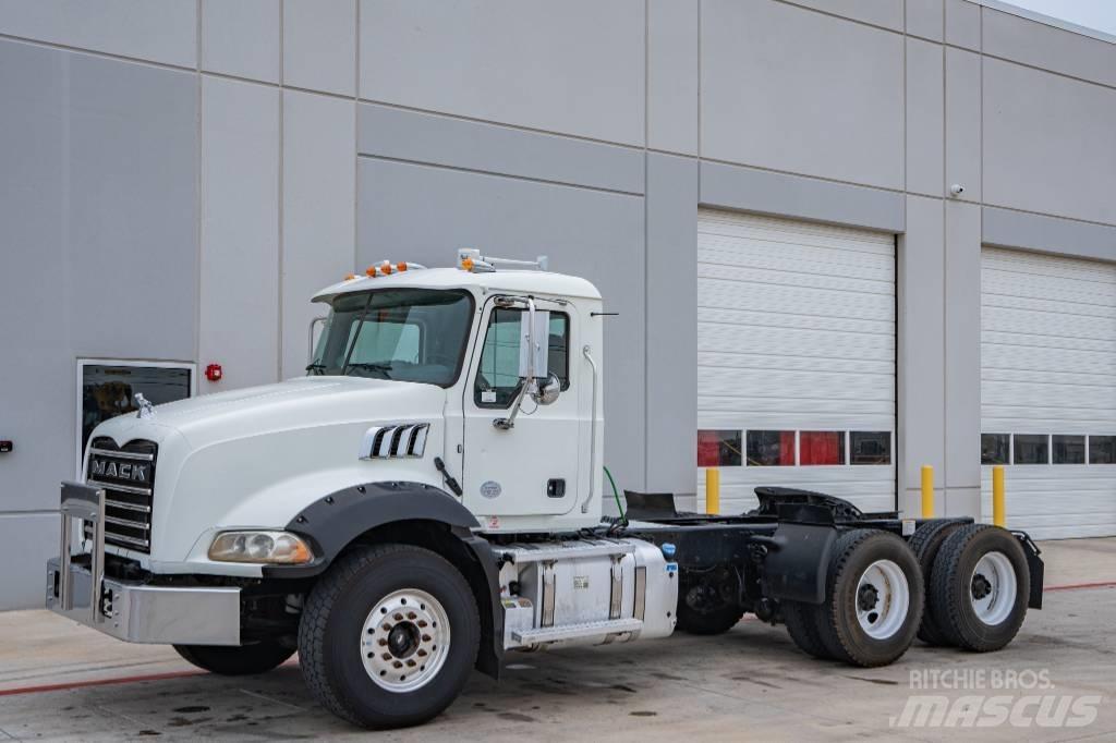 Mack Granite GU 813 덤프 트럭