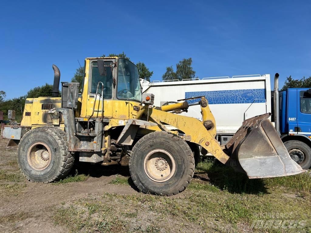 Komatsu WA 320  휠로우더