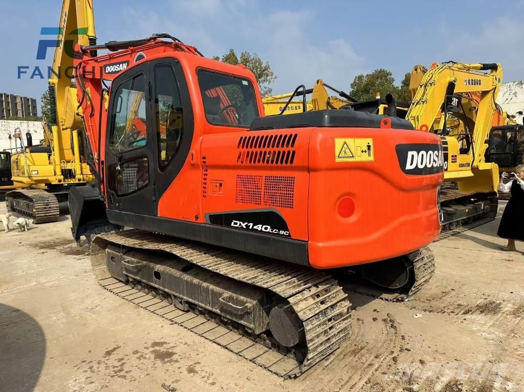 Doosan DX 140 대형 굴삭기 29톤 이상
