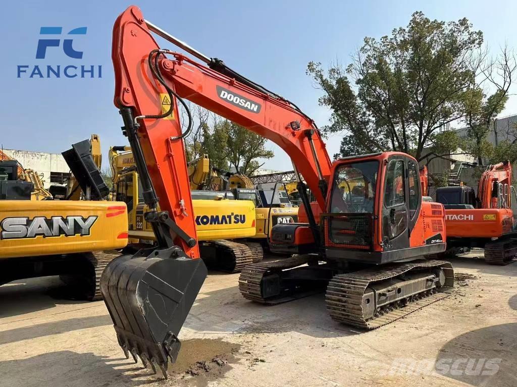Doosan DX 140 대형 굴삭기 29톤 이상