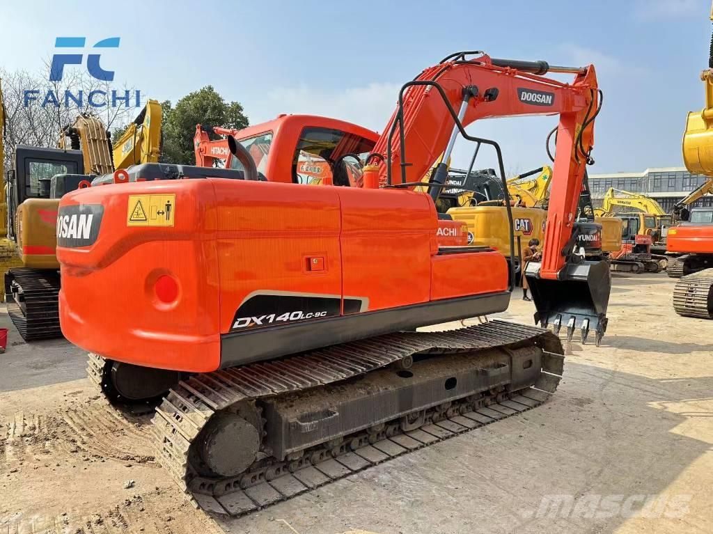 Doosan DX 140 대형 굴삭기 29톤 이상