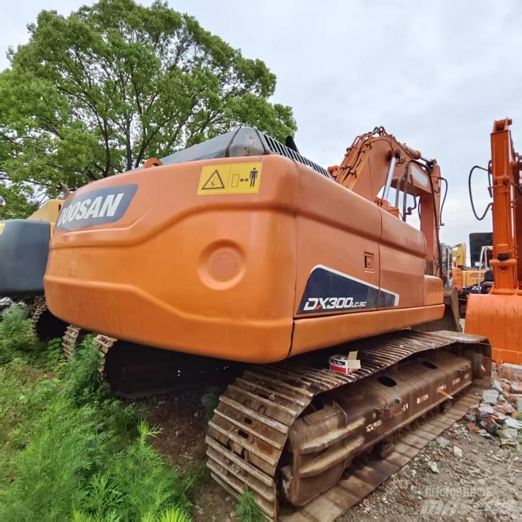 Doosan DX 300 대형 굴삭기 29톤 이상
