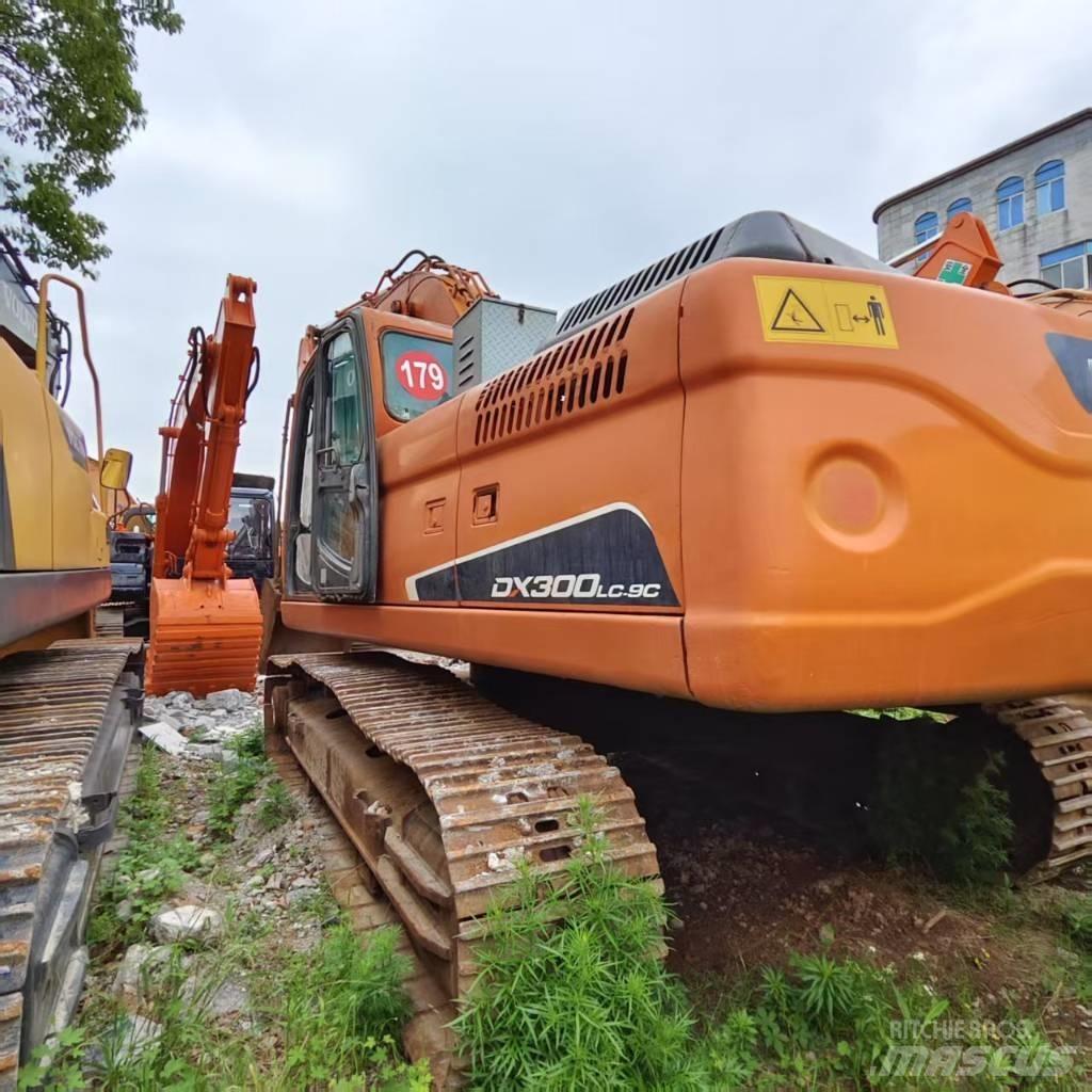 Doosan DX 300 대형 굴삭기 29톤 이상