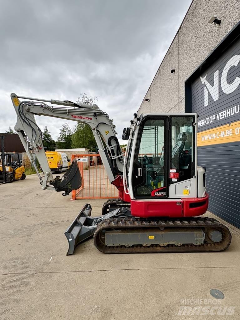 Takeuchi TB 257 FR 소형 굴삭기 7톤 미만
