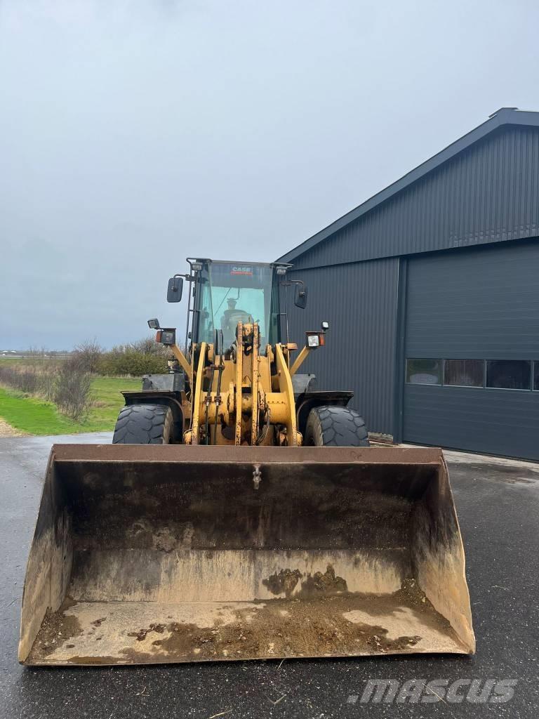 CASE 721 D  휠로우더