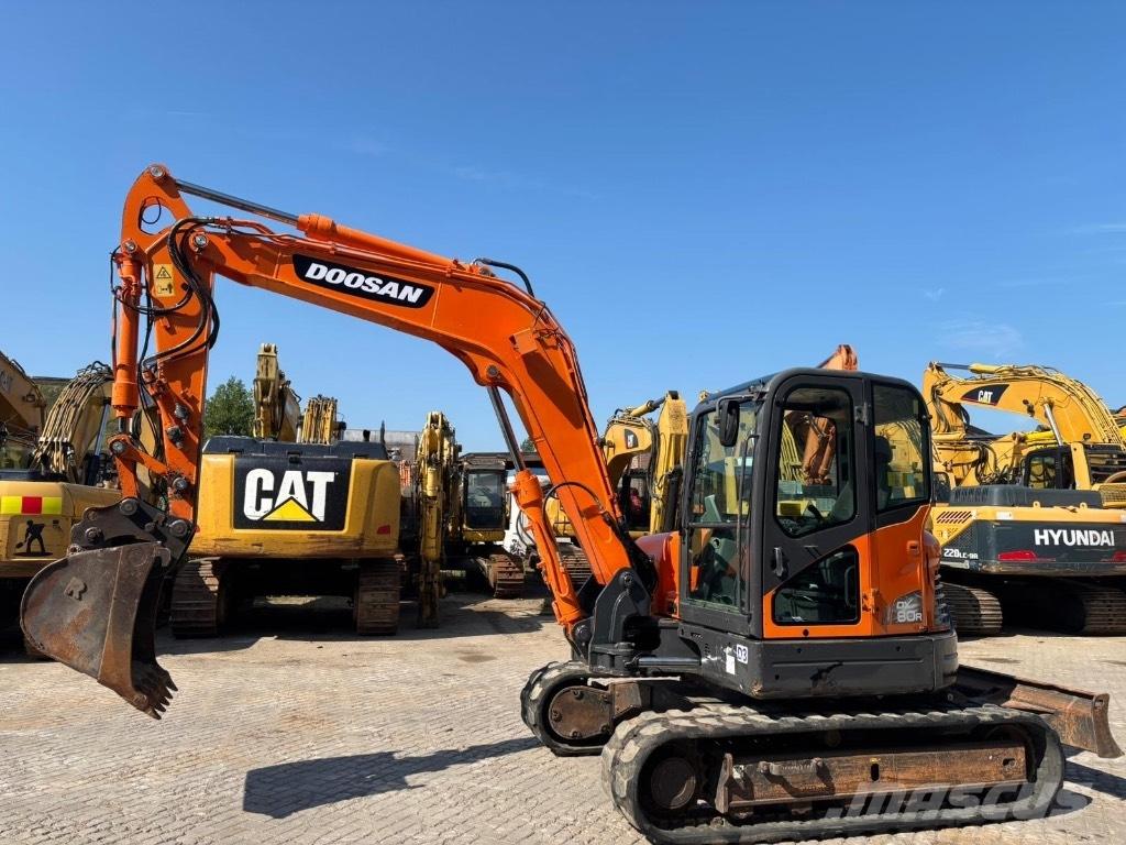 Doosan DX 80 R 중형굴삭기 7톤-28톤