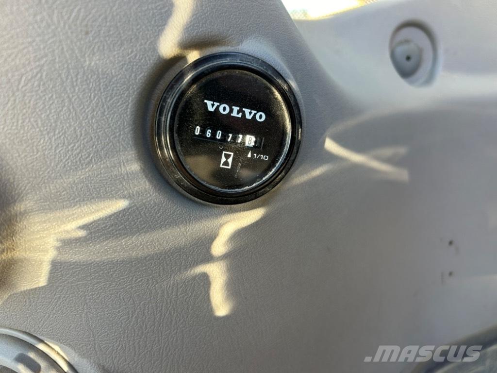 Volvo EC 220 DL 대형 굴삭기 29톤 이상