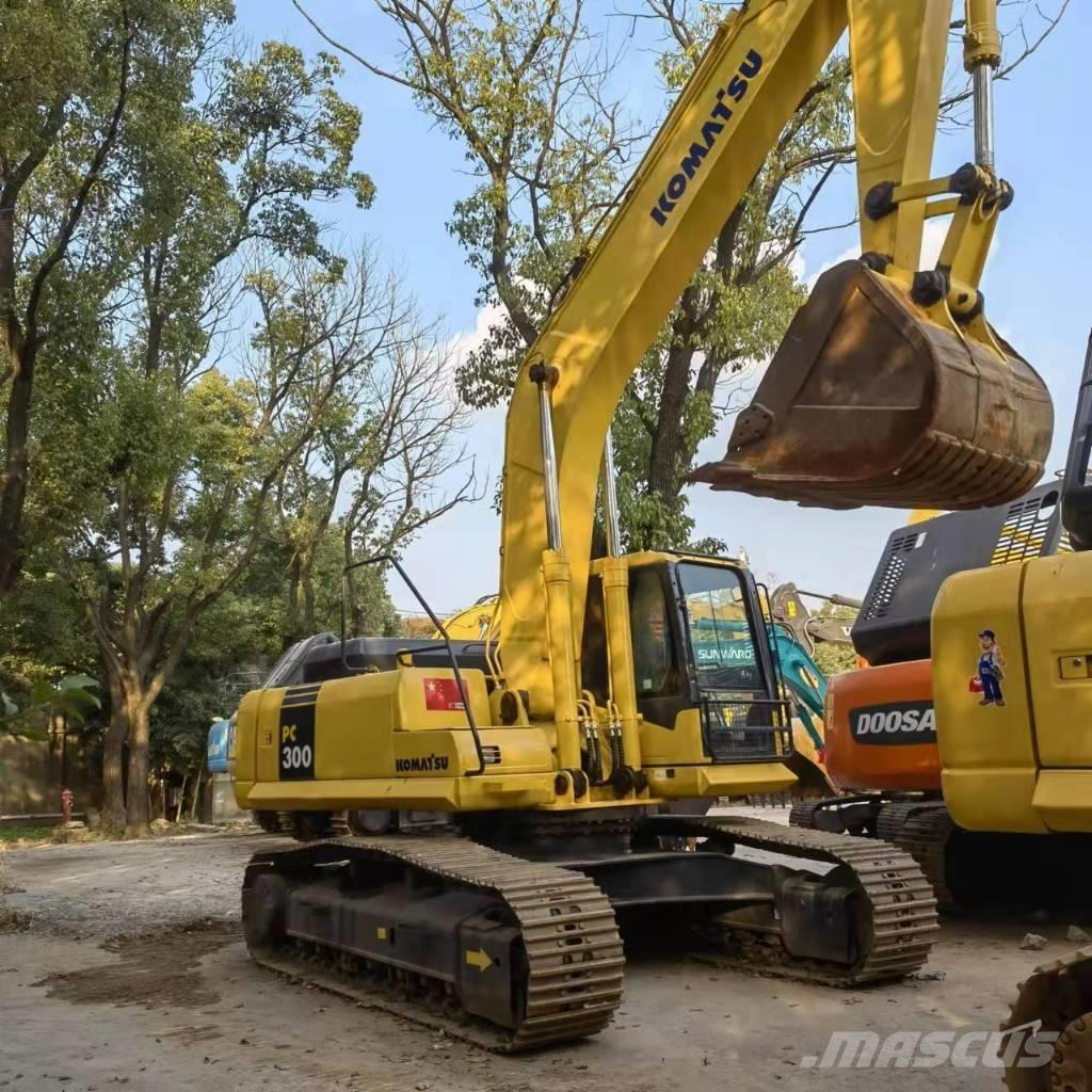 Komatsu PC 300 대형 굴삭기 29톤 이상