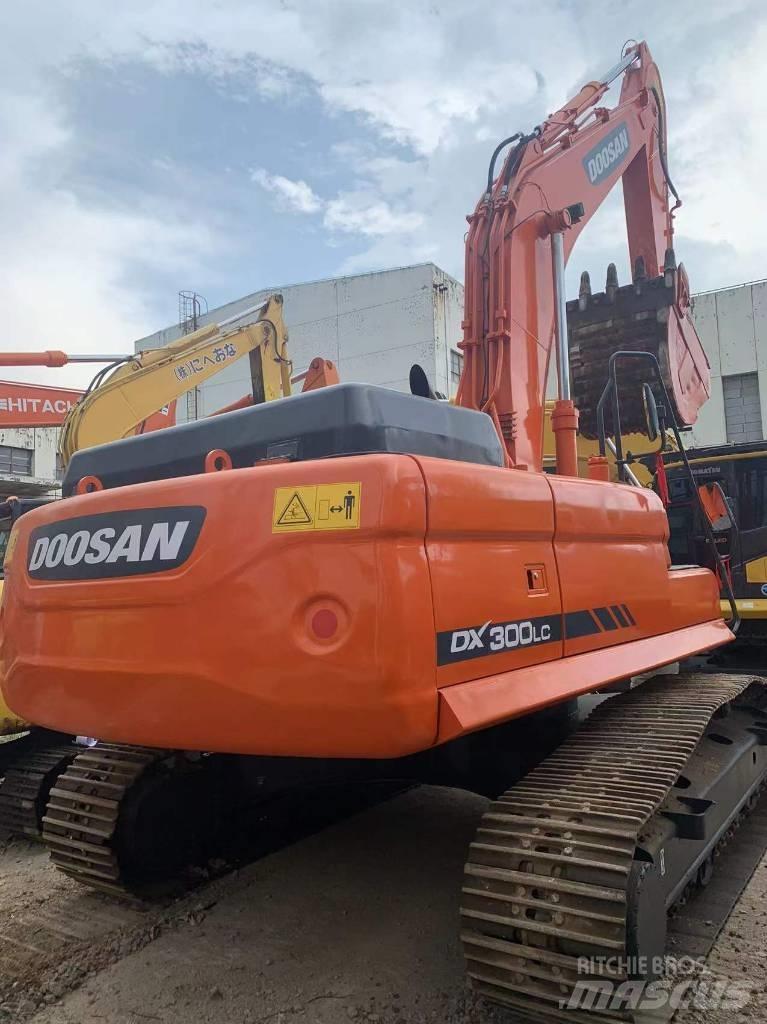 Doosan DX 300 대형 굴삭기 29톤 이상