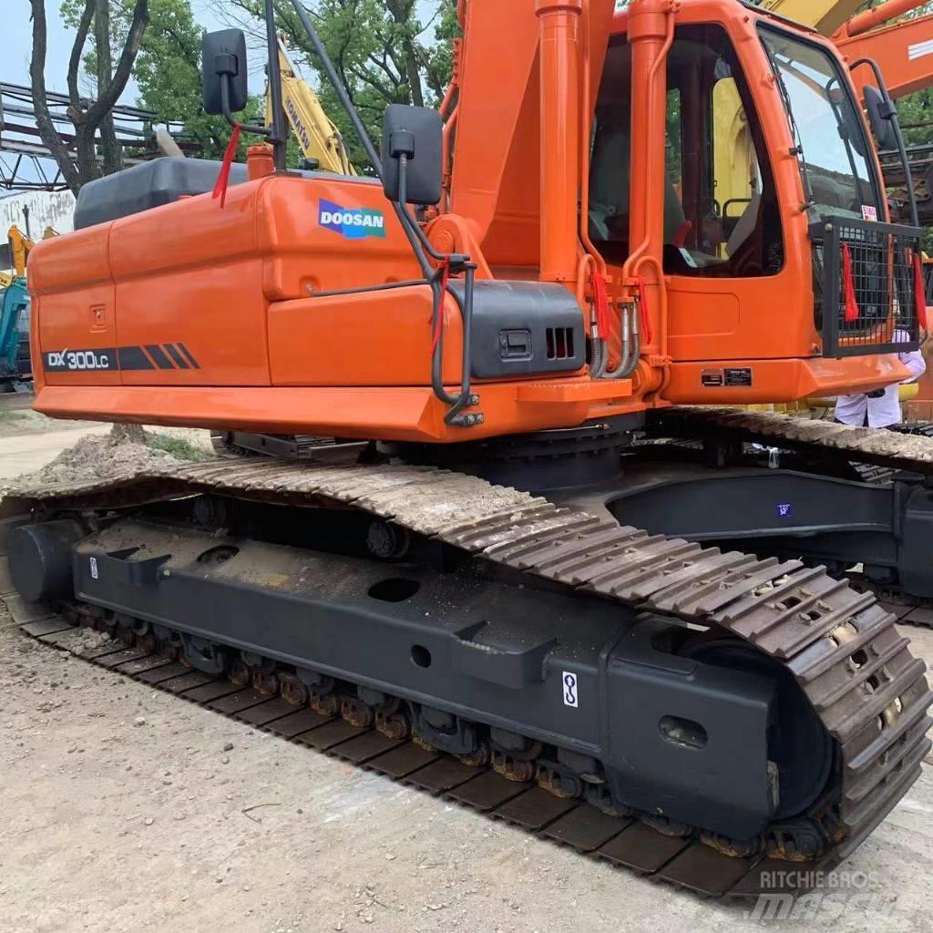 Doosan DX 300 대형 굴삭기 29톤 이상