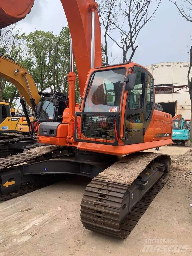 Doosan DX 300 대형 굴삭기 29톤 이상
