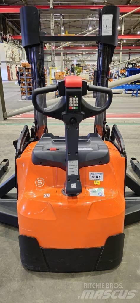 Toyota SWE140S 포크리프트
